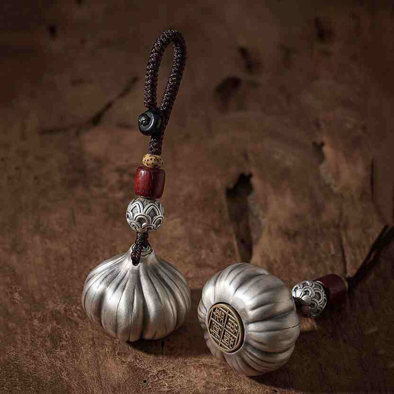 Tsinglong-Garlic-Shaped Keychain with Rotating Bottom