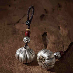 Tsinglong-Garlic-Shaped Keychain with Rotating Bottom